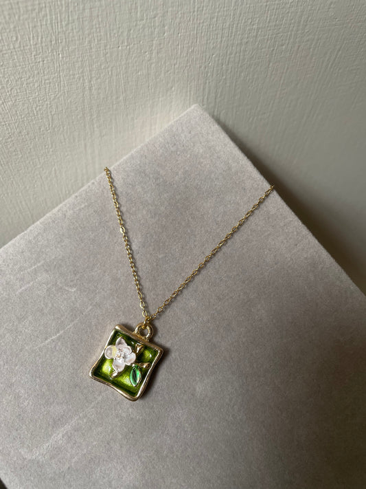Glint Necklace